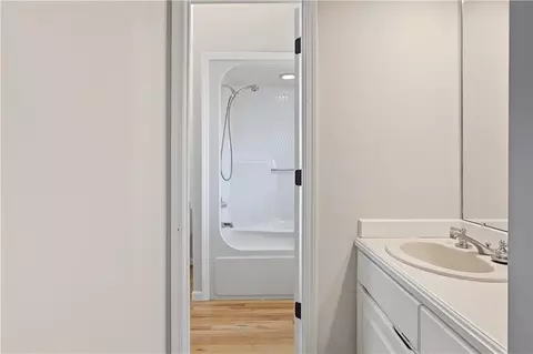 Bath - 1071 E 1400 Rd, Lawrence, KS 66046 photo 6 of 8