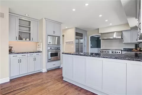 Kitchen - 1071 E 1400 Rd, Lawrence, KS 66046 photo 4 of 6