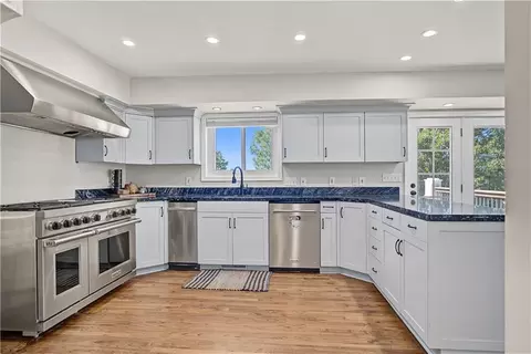 Kitchen - 1071 E 1400 Rd, Lawrence, KS 66046 photo 2 of 6