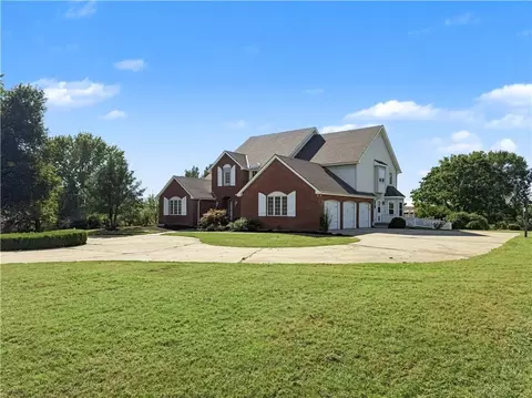 Exterior - 1071 E 1400 Rd, Lawrence, KS 66046 photo 2 of 10
