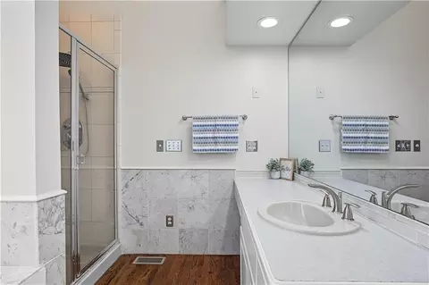 Bath - 1071 E 1400 Rd, Lawrence, KS 66046 photo 4 of 8