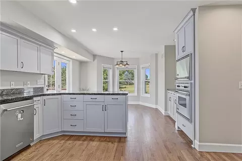 Kitchen - 1071 E 1400 Rd, Lawrence, KS 66046 photo 3 of 6
