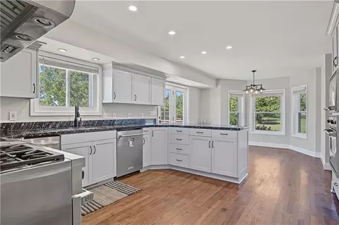 Kitchen - 1071 E 1400 Rd, Lawrence, KS 66046 photo 1 of 6
