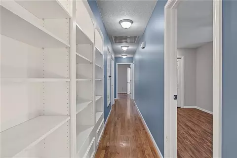 Entry Way - 1071 E 1400 Rd, Lawrence, KS 66046 photo 3 of 4