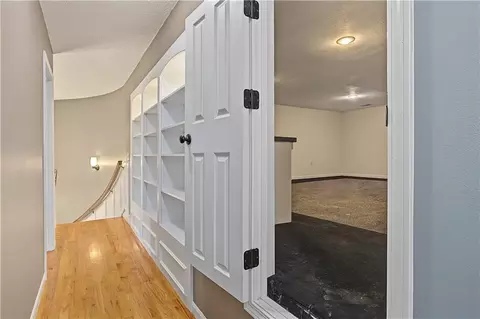 Entry Way - 1071 E 1400 Rd, Lawrence, KS 66046 photo 4 of 4