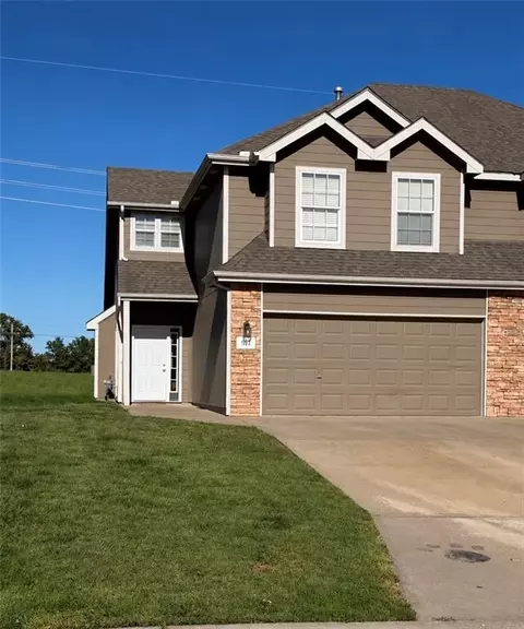 911 169th St, Basehor, KS 66007