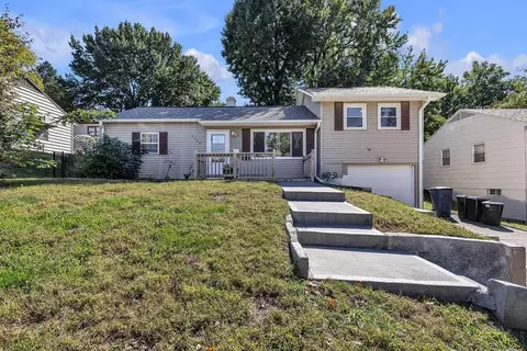 2308 Sycamore Ct, Saint Joseph, MO 64503