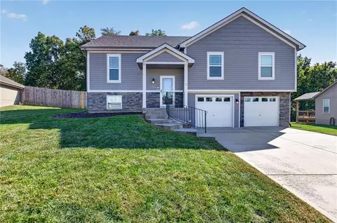 1915 Shirley Ct, Liberty, MO 64068