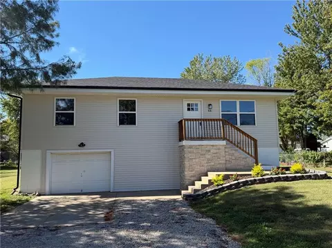 818 S High St, Butler, MO 64730