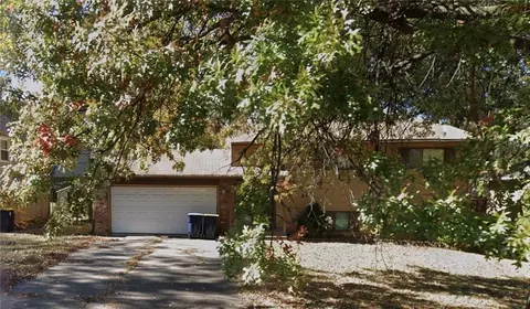 8918 N Oak Trfy, Kansas City, MO 64155