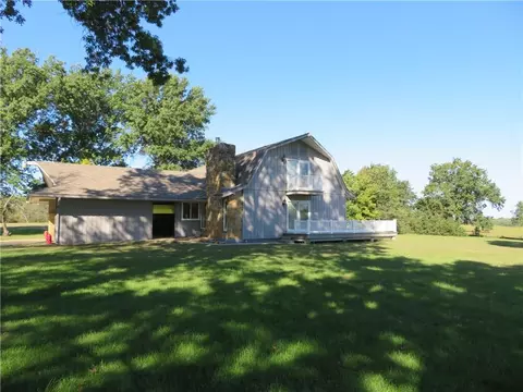 Exterior - 7607 Ferguson Rd, Ozawkie, KS 66070 photo 6 of 24