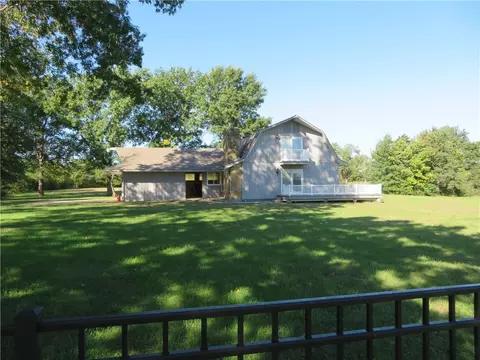 Exterior - 7607 Ferguson Rd, Ozawkie, KS 66070 photo 5 of 24