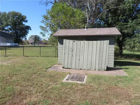 Exterior - 7607 Ferguson Rd, Ozawkie, KS 66070 photo 21 of 24
