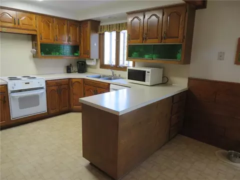Kitchen - 7607 Ferguson Rd, Ozawkie, KS 66070 photo 2 of 5