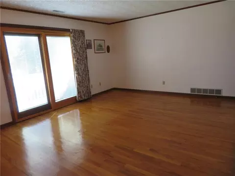 Living - 7607 Ferguson Rd, Ozawkie, KS 66070 photo 5 of 11