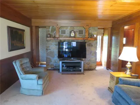 Living - 7607 Ferguson Rd, Ozawkie, KS 66070 photo 3 of 11