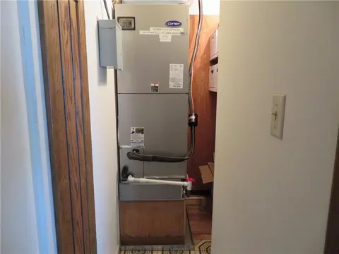 Entry Way - 7607 Ferguson Rd, Ozawkie, KS 66070 photo 5 of 7