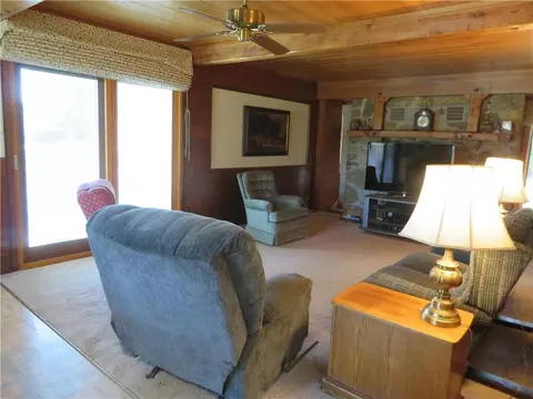 Living - 7607 Ferguson Rd, Ozawkie, KS 66070 photo 4 of 11