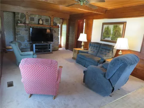 Living - 7607 Ferguson Rd, Ozawkie, KS 66070 photo 2 of 11