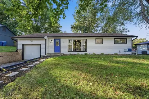 405 NE Moreland Dr, Kansas City, MO 64118