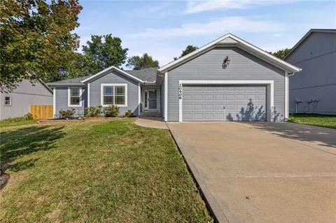 20406 W 220th Ter, Spring Hill, KS 66083