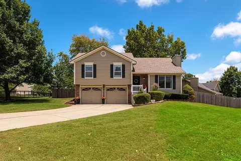 2301 NE Chipman St, Lees Summit, MO 64086