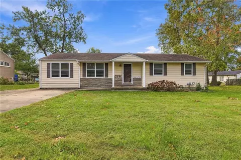 103 W Joy St, Harrisonville, MO 64701