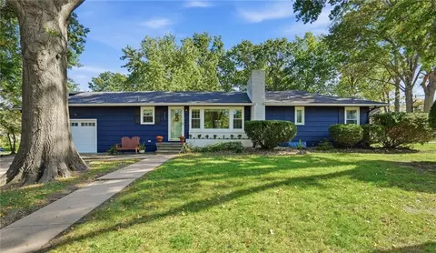 7447 Grand Ave, Kansas City, MO 64114