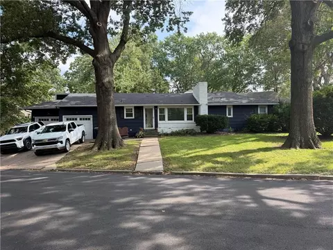 7447 Grand Ave, Kansas City, MO 64114