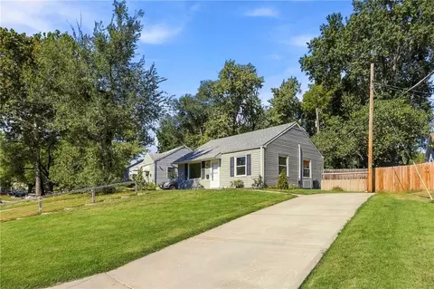 4802 Vista St, Kansas City, KS 66106