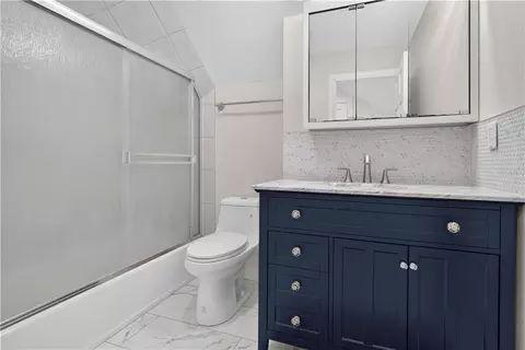 Bath - 118 NEdgewater Dr, Lees Summit, MO 64064 photo 8 of 8