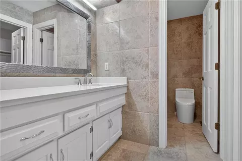 Bath - 118 NEdgewater Dr, Lees Summit, MO 64064 photo 6 of 8