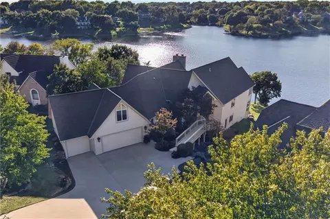 View/Area - 118 NEdgewater Dr, Lees Summit, MO 64064 photo 2 of 2