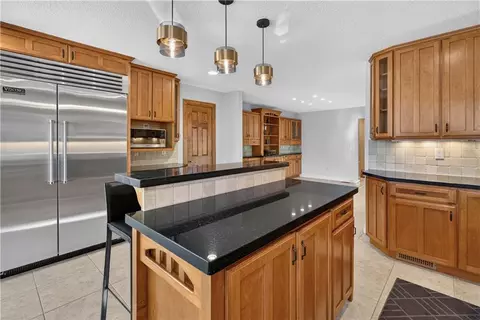 Kitchen - 118 NEdgewater Dr, Lees Summit, MO 64064 photo 4 of 5