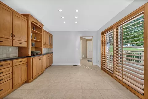 Entry Way - 118 NEdgewater Dr, Lees Summit, MO 64064 photo 3 of 4