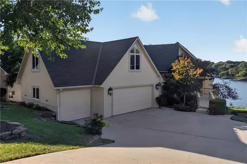 Exterior - 118 NEdgewater Dr, Lees Summit, MO 64064 photo 1 of 3