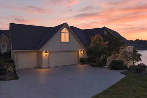 Exterior - 118 NEdgewater Dr, Lees Summit, MO 64064 photo 2 of 3