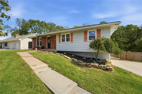 6719 NW Willowick Ln, Parkville, MO 64152