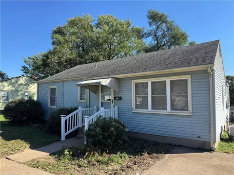 1401 67th Ter, Gladstone, MO 64118