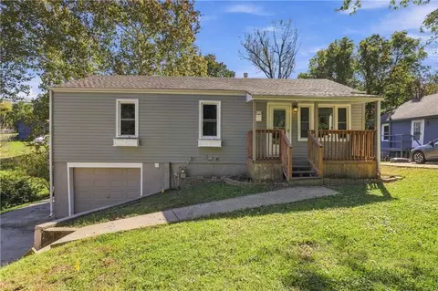5523 N Poe St, Kansas City, MO 64119