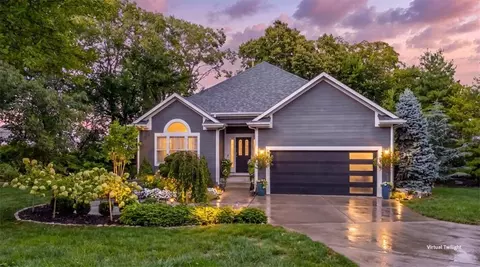 13725 Pembroke Cir, Leawood, KS 66224