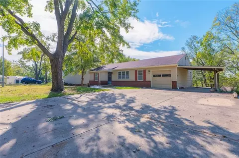 5820 N Lenox Ave, Kansas City, MO 64151