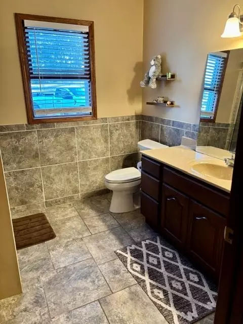 Bath - 7988 22nd St, Perry, KS 66073 photo 1 of 3