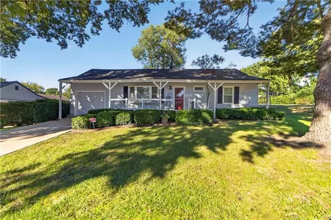 7100 Horton St, Overland Park, KS 66204