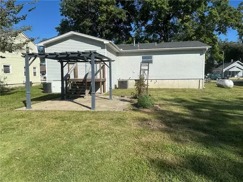 Exterior - 411 W Pine St, Orrick, MO 64077 photo 5 of 6