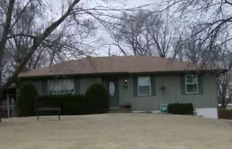 12810 NW Jamilyn Rd, Parkville, MO 64152