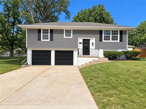 205 SW Kingscross Rd, Blue Springs, MO 64014