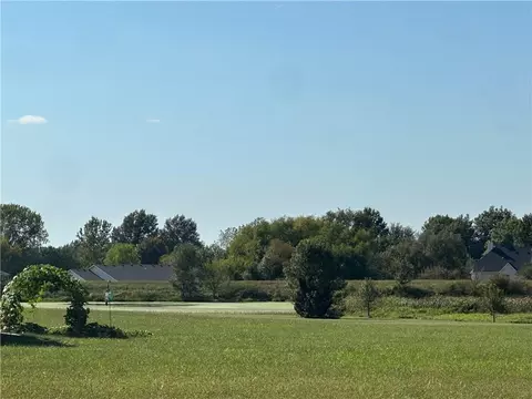806 Edgewood Dr, Paola, KS 66071