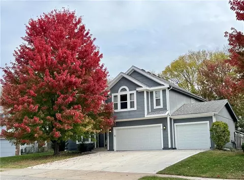 1329 SE Dalton Dr, Lees Summit, MO 64081