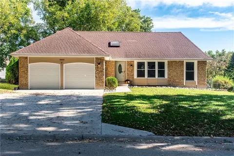 10003 N Charlotte St, Kansas City, MO 64155